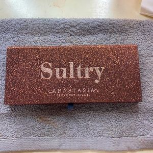 Anastasia Beverly Hills Sultry Palette w/gift box